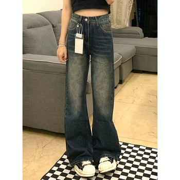 Traperice za siluetu kruškolikog oblika, visokim strukom, denim, blago šireće nogavice, detalj kolaža