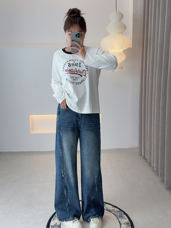 Išplautos džinsinės kelnės su plačiomis kojomis, aukštas juosmuo, 90–95% medvilnė, kaubojiškas stilius