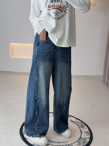 Išplautos džinsinės kelnės su plačiomis kojomis, aukštas juosmuo, 90–95% medvilnė, kaubojiškas stilius
