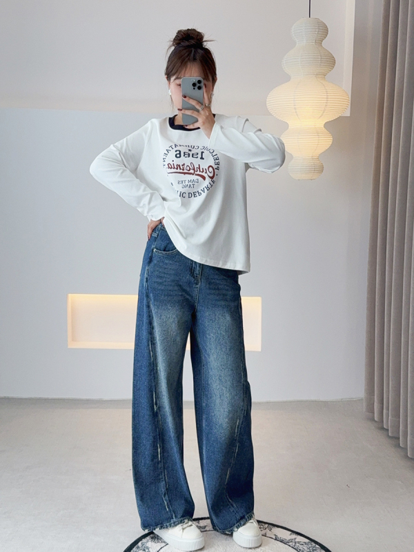 Išplautos džinsinės kelnės su plačiomis kojomis, aukštas juosmuo, 90–95% medvilnė, kaubojiškas stilius