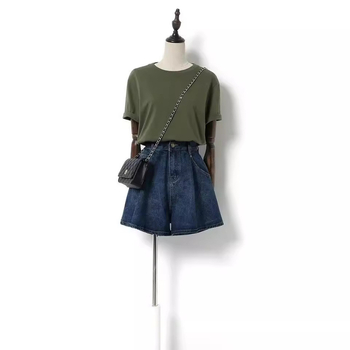 Șort denim talie înaltă, croială lejeră, lungime 3/4, amestec bumbac-poliester 50–70%/30–50%