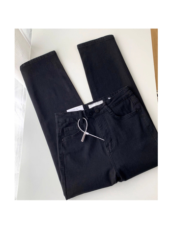 Jeansi de damă, talie înaltă, croi drept, lungime cropped, bumbac 50–70%, fără călcare