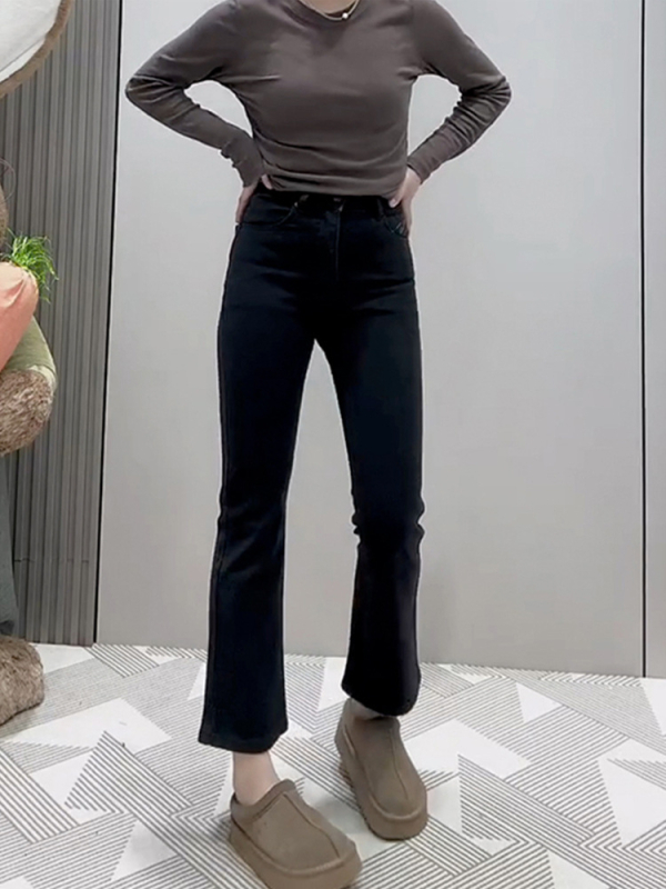 Jeans femei talie înaltă, croi drept cu micro-flare, denim cu 50–70% bumbac, micro-elasticitate, închidere fermoar