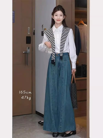 Jeansi femei talie înaltă, croială dreaptă cu partea inferioară evazată, lungime până la podea, 50–70% bumbac, fără elastan