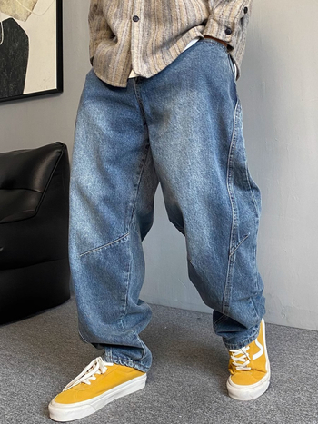 Τζιν με χαλαρό ίσιο κόψιμο, μεσαία μέση, μείγμα βαμβάκι-πολυεστέρα-βισκόζη, πλένεται, πλήρους μήκους, κλείσιμο με κορδόνι, κυκλοφορία φθινοπώρου 2025