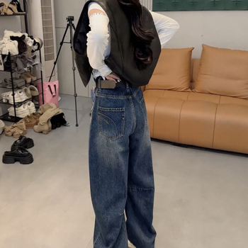 Dámske džínsy s vysokým pásom, voľný široký strih, denim, jeseň 2025, elegantný mestský štýl, textúra s vráskami
