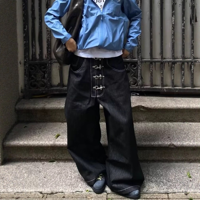 Traperice od denima s visokim strukom, baggy siluetom i straight krojem, kopča u obliku aviona, oprani završni sloj, gradski stil