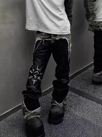 Traperice s kamuflažnim patchworkom, visokim pojasom, zip, ravni kroj