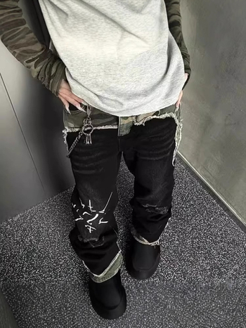 Traperice s kamuflažnim patchworkom, visokim pojasom, zip, ravni kroj