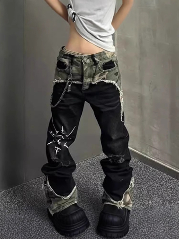 Traperice s kamuflažnim patchworkom, visokim pojasom, zip, ravni kroj