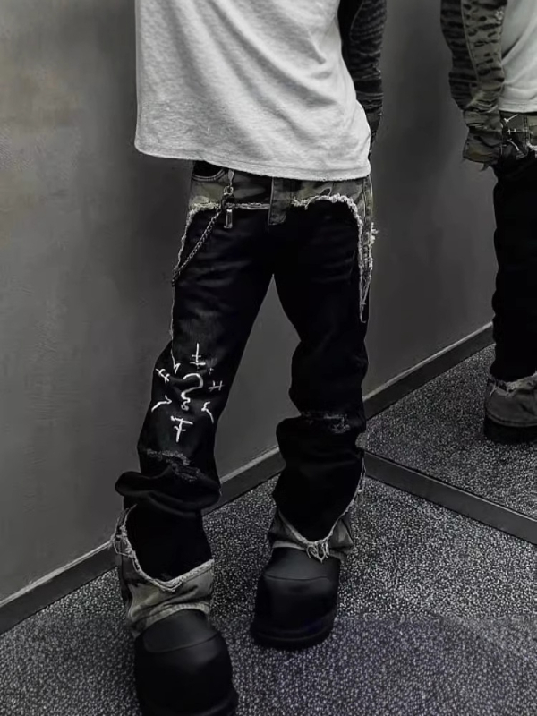 Traperice s kamuflažnim patchworkom, visokim pojasom, zip, ravni kroj