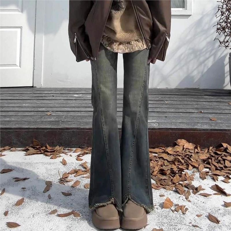 Ženske traperice sive cement boje s neobrađenim rubom i rezom, bootcut kroj, visokim strukom, elastične, za proljeće i jesen, plus veličina