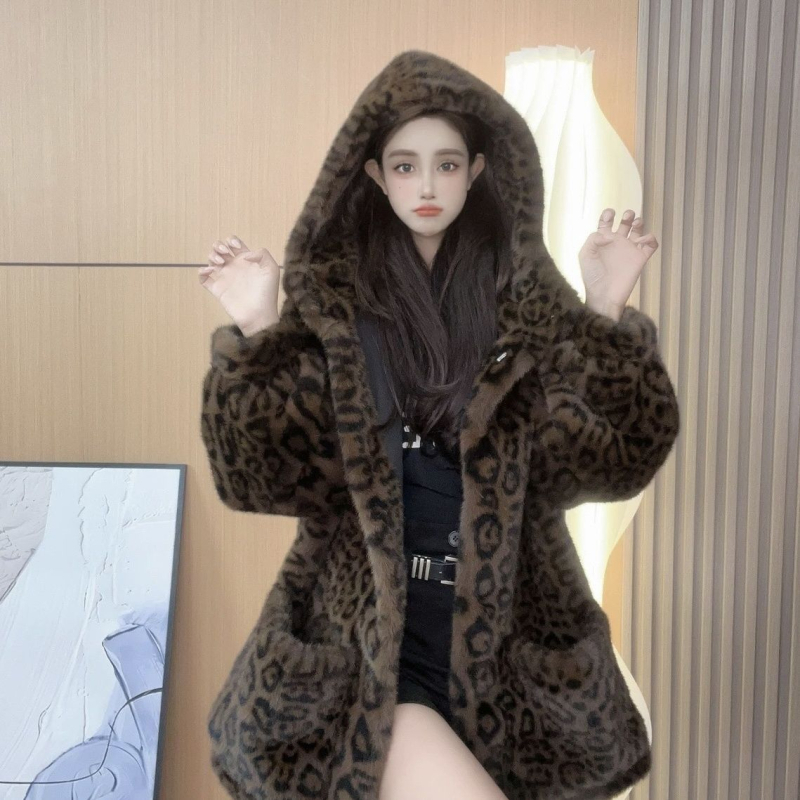 Kaput s leopardovim uzorkom od umjetnog krzna, ultra kratka duljina, veliki ovratnik, topao i stiliziran