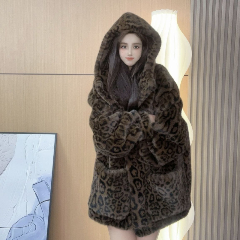 Kaput s leopardovim uzorkom od umjetnog krzna, ultra kratka duljina, veliki ovratnik, topao i stiliziran