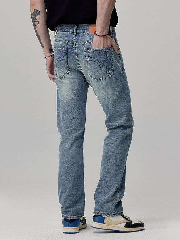 Férfi egyenes szárú farmer, középmagas derék, mosott farmer, 92% pamut, gombos zárás