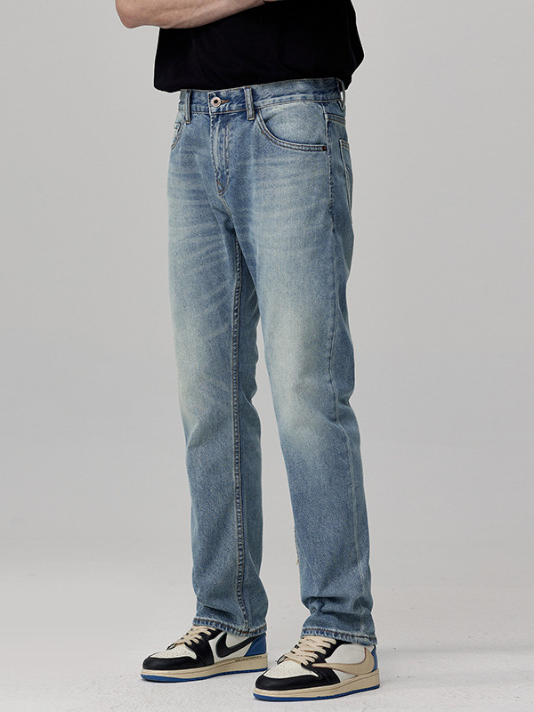 Férfi egyenes szárú farmer, középmagas derék, mosott farmer, 92% pamut, gombos zárás