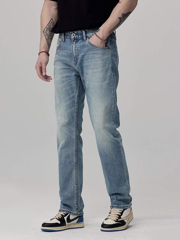 Férfi egyenes szárú farmer, középmagas derék, mosott farmer, 92% pamut, gombos zárás