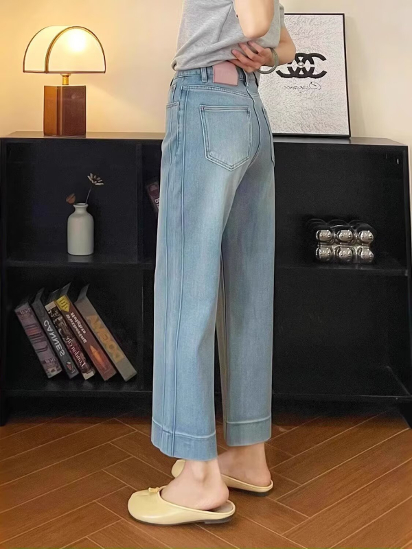 Ženske traperice ravnog kroja, visokim strukom, skraćena duljina, mješavina pamuka i poliestera, lagana tkanina