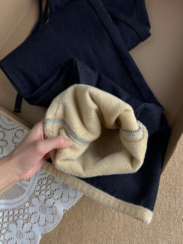 Ženske traperice ravnog kroja, tamnoplave zimski model, plus veličina, s fleece podstavom, debele, visok pojas, opušten kroj, široke nogavice