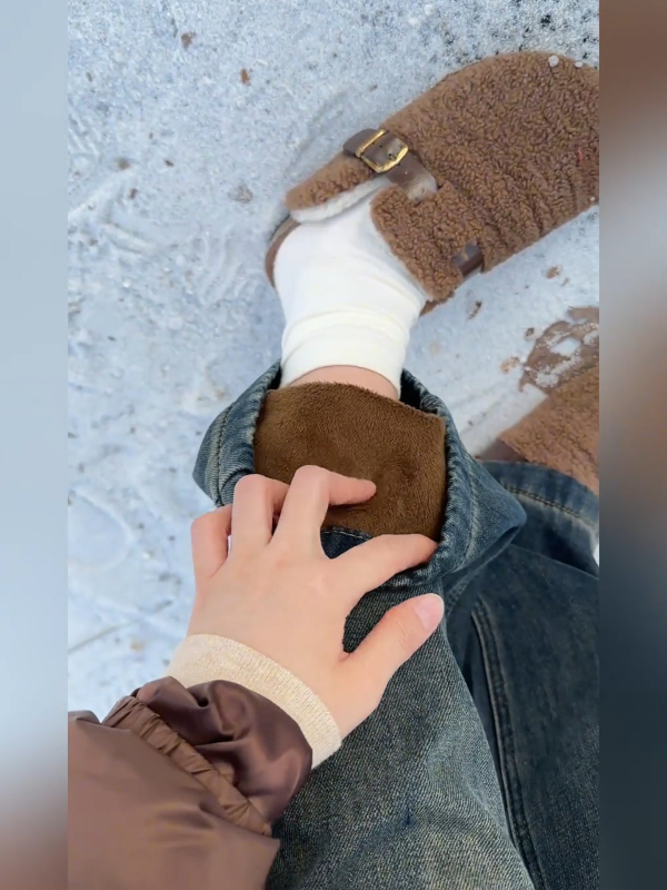 Ženske traperice od denima, fleece podstavljene, visokim strukom, ravni kroj, zimska debeljina