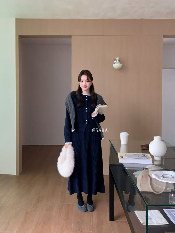 Kostim s suknjom i čipkastim puloverom, dugo suknja, reciklirani poliester, Zima 2025