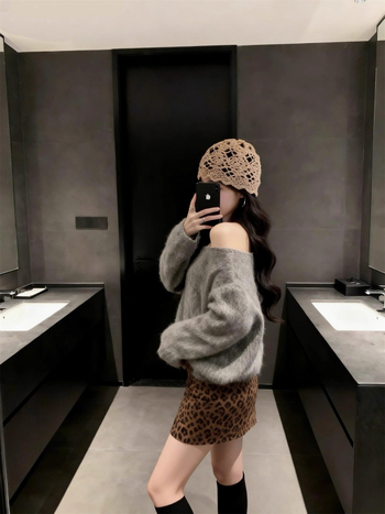 Korejskog stila kostim s leopardim uzorkom, top s dugim rukavima i boat-neck izrezom, duga suknja visokog struka