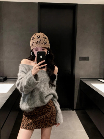 Korejskog stila kostim s leopardim uzorkom, top s dugim rukavima i boat-neck izrezom, duga suknja visokog struka