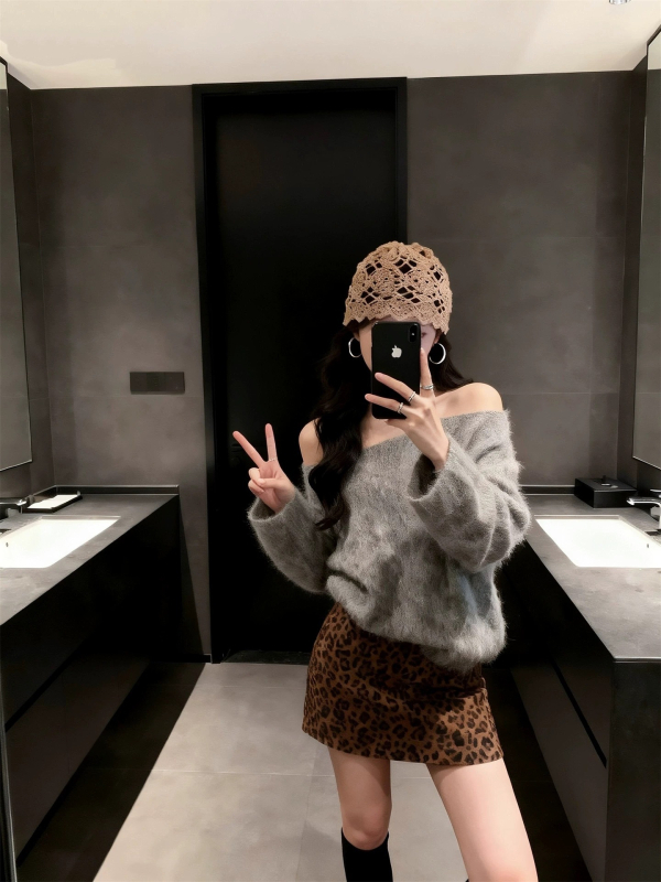 Korejskog stila kostim s leopardim uzorkom, top s dugim rukavima i boat-neck izrezom, duga suknja visokog struka