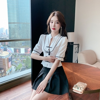 женски костюм с плисирана пола и бродерия за техници в салон за красота, дизайн лято 2025, полиестер/еластан, цветово съчетание, полуръкав