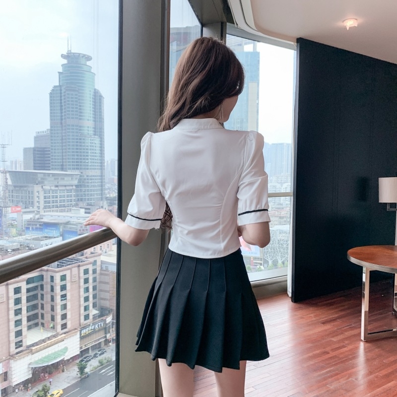 женски костюм с плисирана пола и бродерия за техници в салон за красота, дизайн лято 2025, полиестер/еластан, цветово съчетание, полуръкав