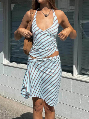 Женски костюм с пола в райета от млекосилк, състав: полиестер + спандекс, стил: елегантен за ежедневна употреба.