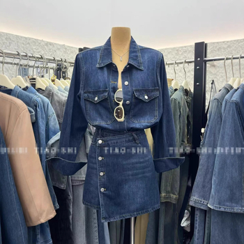 Džins jakna i suknja s visokim strukom — ljeto 2025, vitka silueta, gradski stil