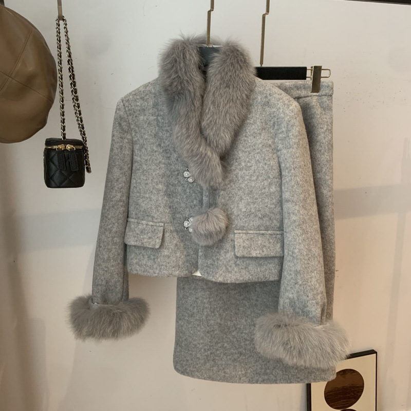 Пухено яке и двучастков костюм със дълга пола, полиестерна материя, зима 2024