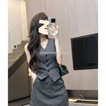 Двупартиен костюм с жилетка и пола - корейски дизайн, без ръкави, дълга пола, лято 2025