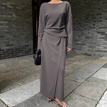 Kostim s suknjom: jednobojni top s dugim rukavima i duga suknja, poliestersko-elastanska smjesa (≥95% poliestera) — jesen 2025