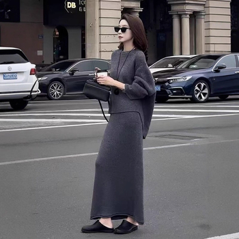 Korejski stil ženski casual pleteni komplet — elegantan kostim s puloverom i dugom suknjom, jednobojni uzorak, jesen 2025, Core Yarn tkanina, Spandex