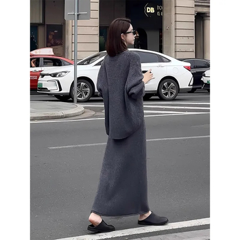 Korejski stil ženski casual pleteni komplet — elegantan kostim s puloverom i dugom suknjom, jednobojni uzorak, jesen 2025, Core Yarn tkanina, Spandex