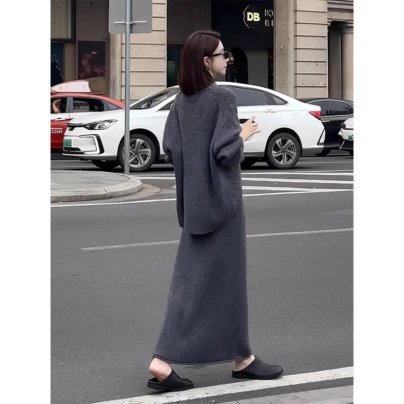 Korejski stil ženski casual pleteni komplet — elegantan kostim s puloverom i dugom suknjom, jednobojni uzorak, jesen 2025, Core Yarn tkanina, Spandex