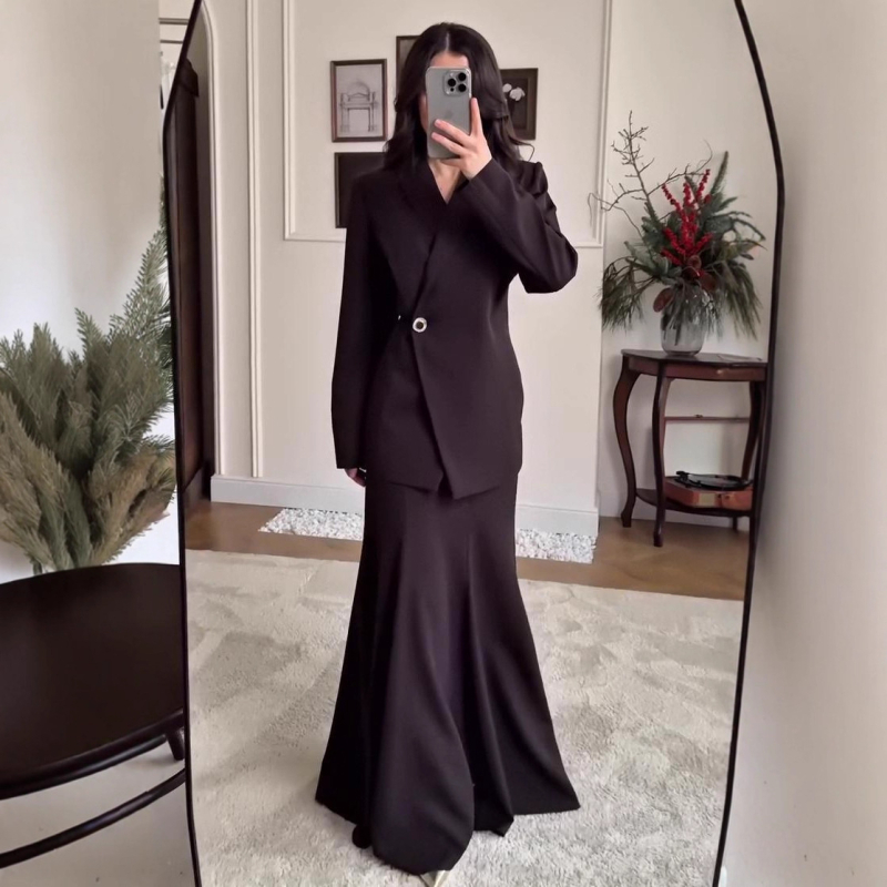 Dievišķs garais kleita komplekts – V kakla izgriezums, garas piedurknes, zivju astes apdare – vasara 2025, poliesters + spandeks (<30% spandeks)