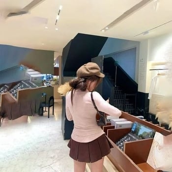 Set dvije komponenti: košulni top i suknja s visokim strukom — jesen 2025, poliester 70–80%, dugi rukavi, šivanje spajanja, djevojački stil