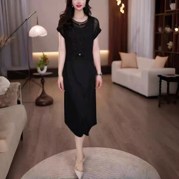 Дамски костюм с пола от две части: блуза с къс ръкав и рокля без ръкав, средна дължина полата, полиестер 95%+