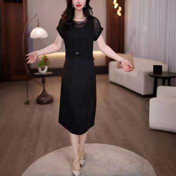 Дамски костюм с пола от две части: блуза с къс ръкав и рокля без ръкав, средна дължина полата, полиестер 95%+