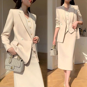 Sieviešu tri daļu uzvalks ar žaketi, vestu un svārkiem, biroja stils, pavasaris 2025, garas piedurknes, vidēja garuma svārki