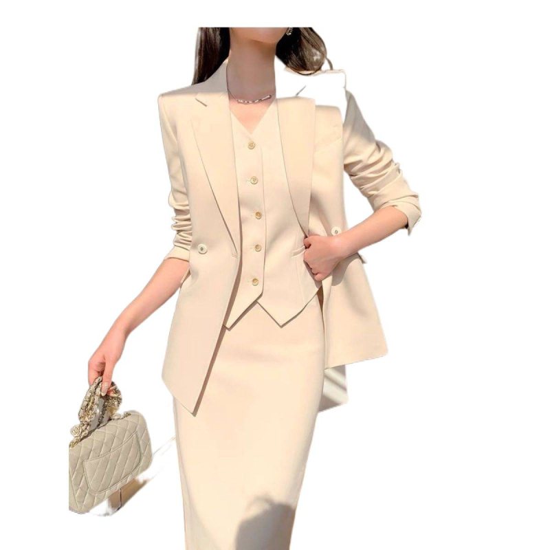 Sieviešu tri daļu uzvalks ar žaketi, vestu un svārkiem, biroja stils, pavasaris 2025, garas piedurknes, vidēja garuma svārki
