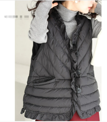 Pulover bez rukava s punom od pamuka i ovčije kože kao sekundarnim materijalom, dugačkog kroja, glavni materijal 90-95% pamuka.