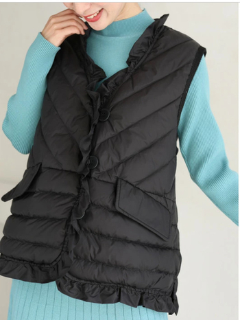 Pulover bez rukava s punom od pamuka i ovčije kože kao sekundarnim materijalom, dugačkog kroja, glavni materijal 90-95% pamuka.