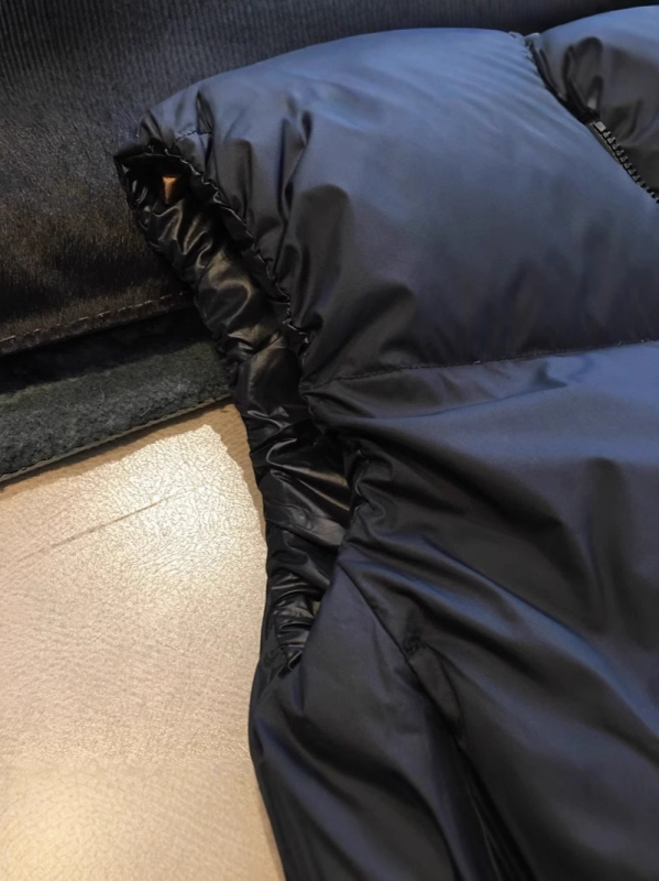 Bez rukava vesta s guščjim perjem, visokokvalitetan poliesterski materijal, okrugli ovratnik, zatvarač sprijeda