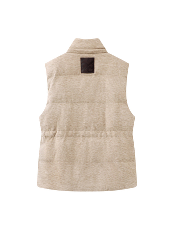 Ženski down vest sa stojećim ovratnikom i zatvaračem, srednje debljine, poliester tkanina, punilo bijelo patka perje 86–90%