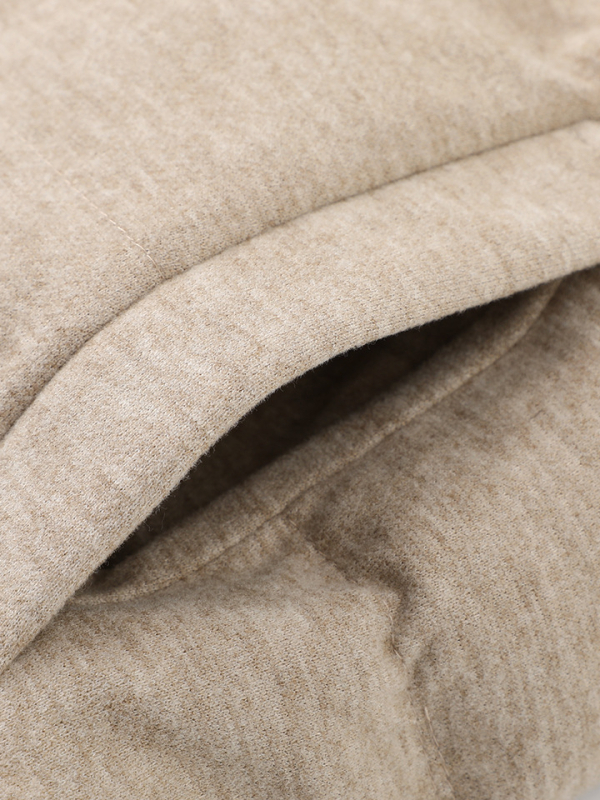 Ženski down vest sa stojećim ovratnikom i zatvaračem, srednje debljine, poliester tkanina, punilo bijelo patka perje 86–90%