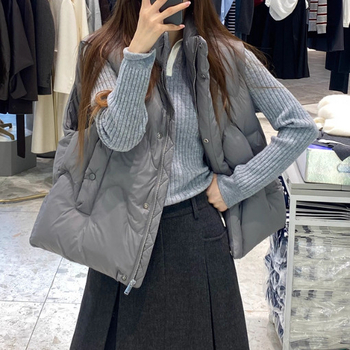 Női ujjatlan pehelyes mellény, álló gallér, poliészter, 66–70% fehér kacsa pehely töltés, cipzár, téli 2025